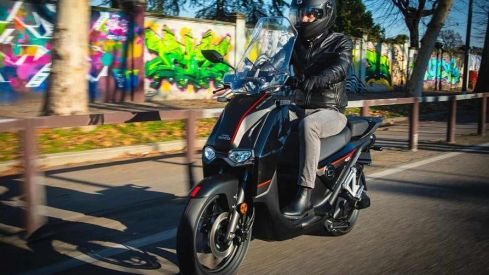 El scooter eléctrico Super Soco CPx llega a España dispuesto a salir de