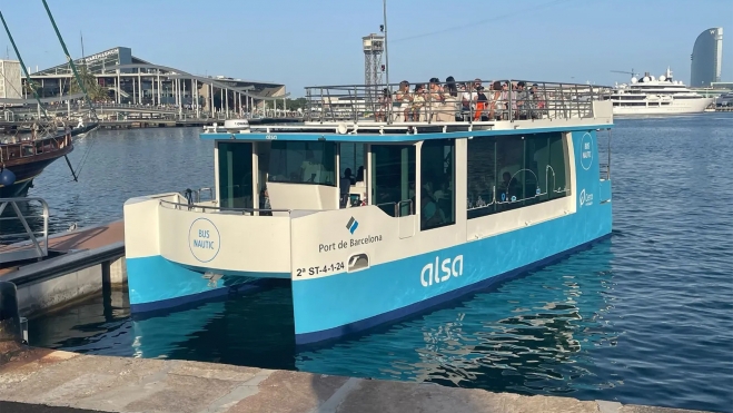 Tiene capacidad para 84 pasajeros. Tiene capacidad para 84 pasajeros.