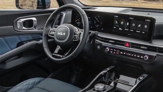 Dispone de dos pantallas digitales de 12,3 pulgadas. Dispone de dos pantallas digitales de 12,3 pulgadas.