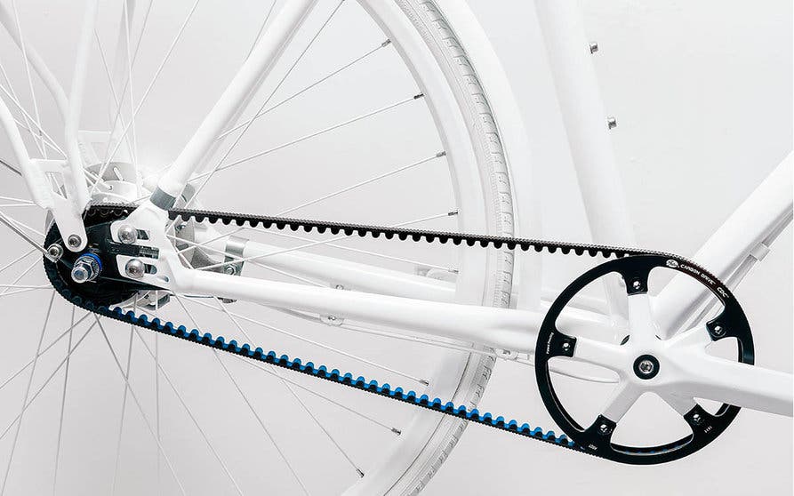 Adiós a la vieja cadena metálica de las bicicletas eléctricas: Gates  abarata sus correas de caucho
