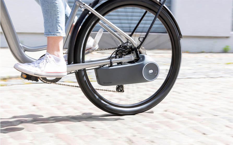 Este kit de conversión para bicicletas eléctricas utiliza el disco de freno  para asistir al ciclista