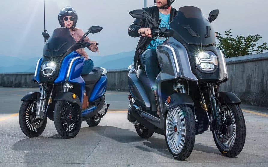 Triciclo Electrico adulto para 2 personas plazas pasajeros scooter con  asiento mayor 
