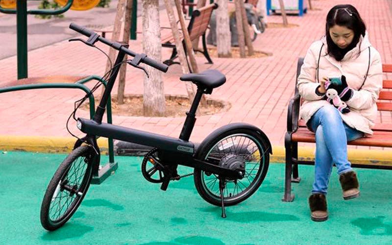 Qicycle EF1, Xiaomi renueva su bicicleta eléctrica plegable más veterana y  la vende por 385 euros