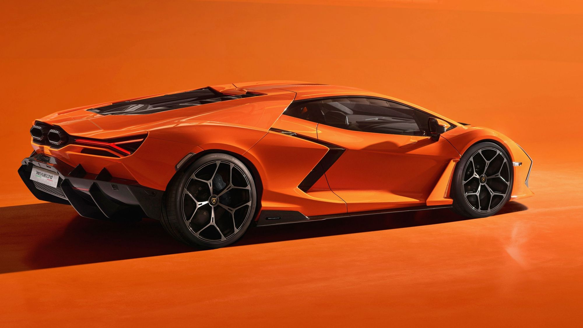 El Lamborghini Revuelto un híbrido enchufable potente con 20.0205 ...