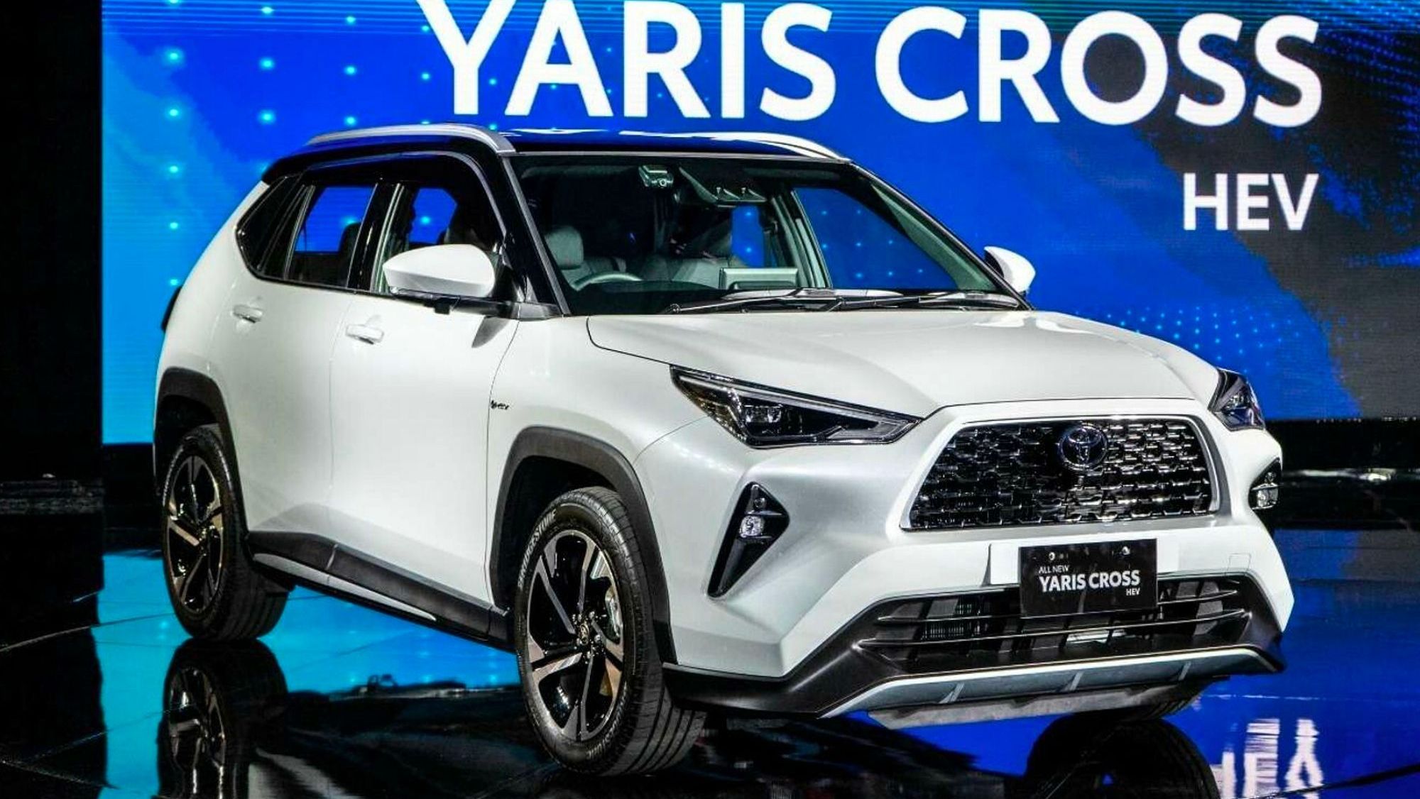 toyota presenta otro yaris cross un pequeño suv híbrido que es todo un