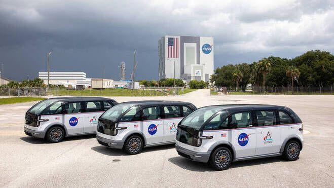 Las 3 unidades de la furgoneta eléctrica de Canoo ya están bajo el mando de la NASA para dar soporte al lanzamiento de Artemis II.