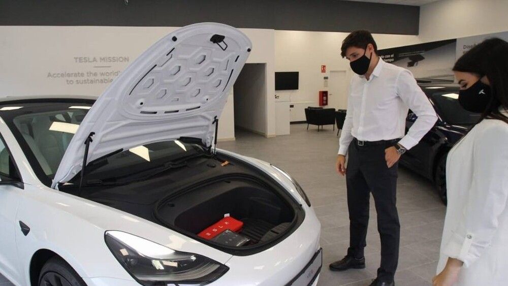 Los conductores de Tesla son más leales a la marca que los de otros fabricantes. Hay más probabilidad de que un propietario de Tesla escoja la misma marca al renovar su coche.