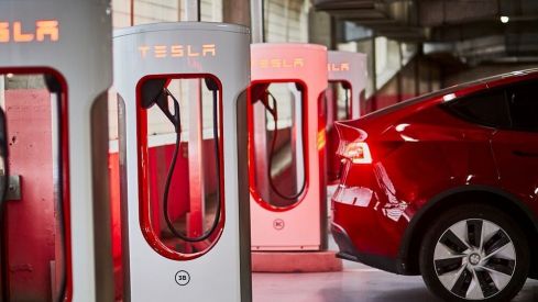 En Dos A Os Tesla Duplica Su Red De Recarga Estaciones Y Casi