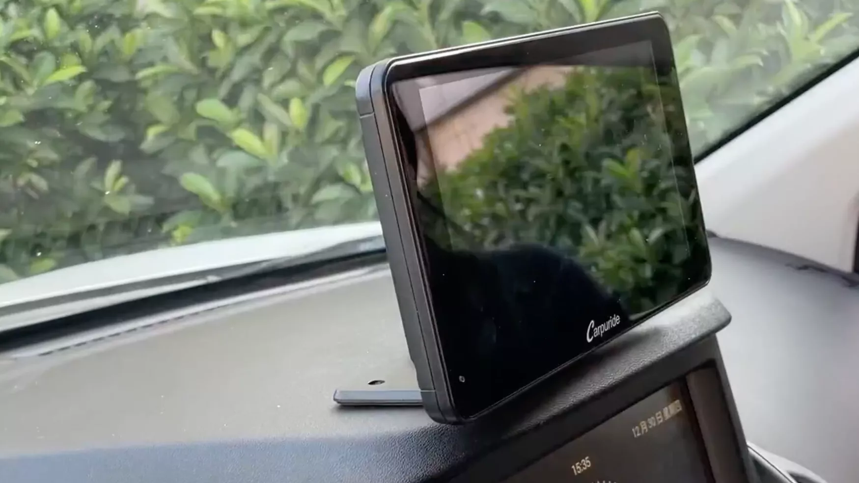 Esta pantalla con CarPlay inalámbrico tiene un gran descuento y vale para  el 99% de los coches