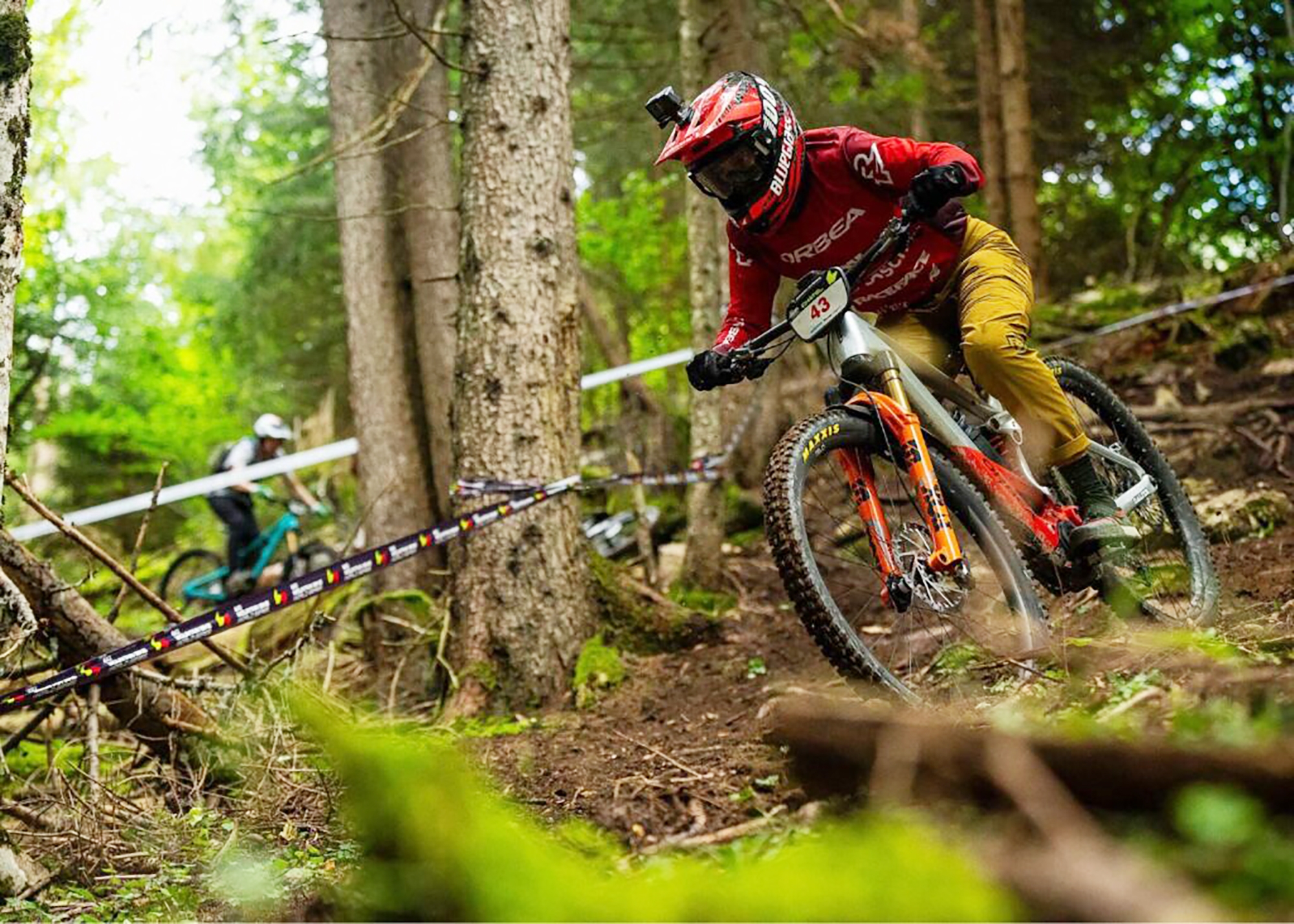 Flo Espiñeira con la Orbea Wild.