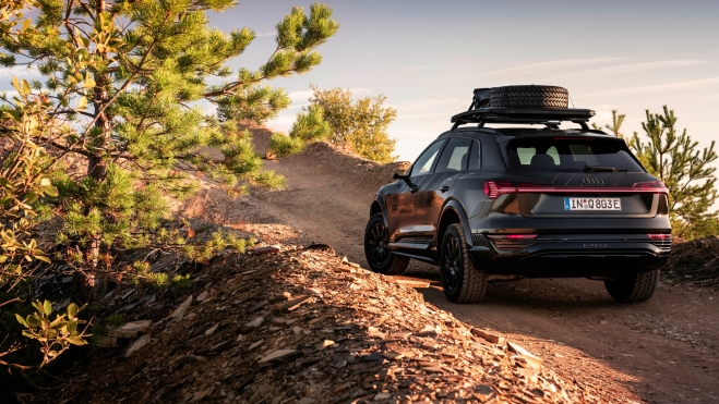 Audi Q8 e tron Dakar Trasera