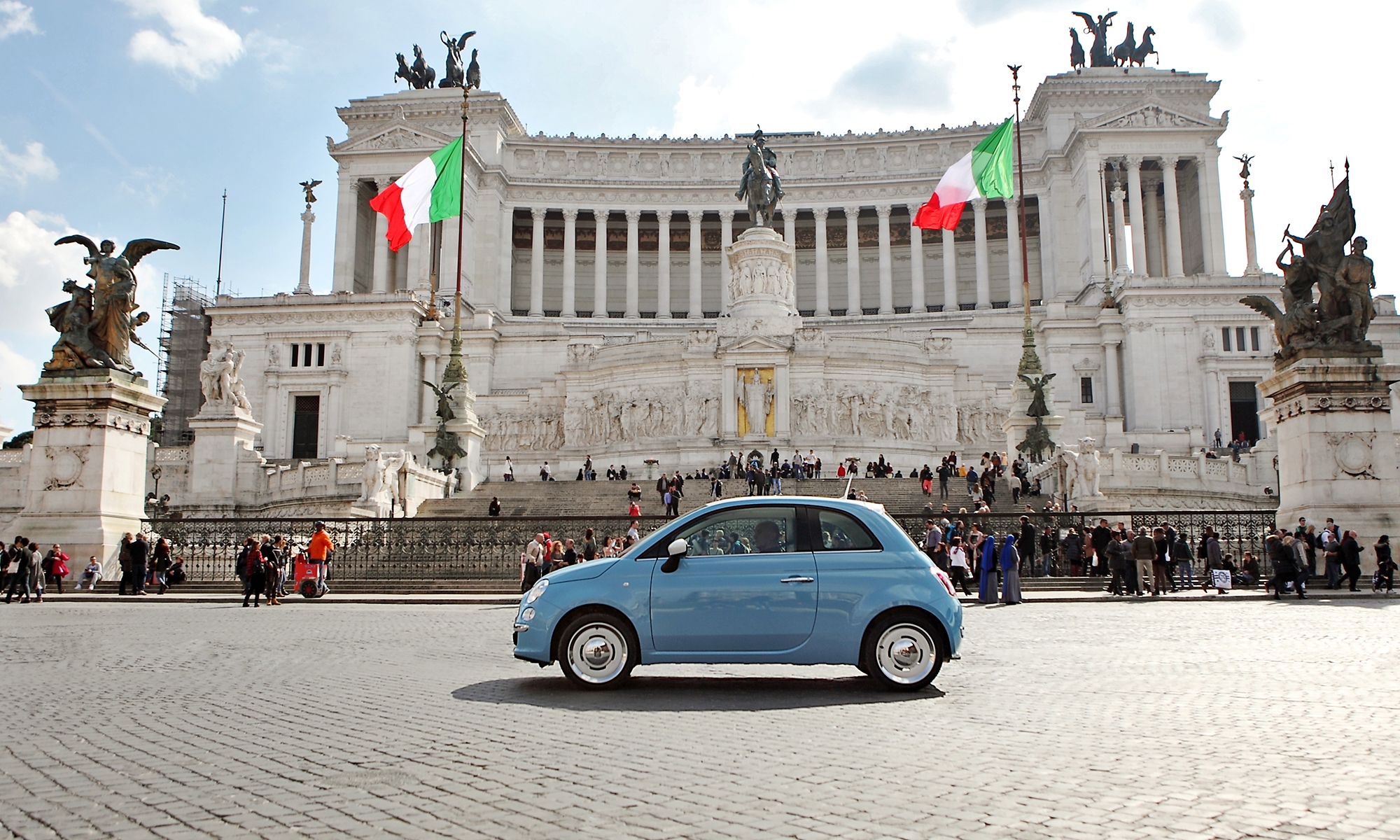 Italia anuncia su plan de ayudas a la compra de coches eléctricos: hasta 13.750 euros.