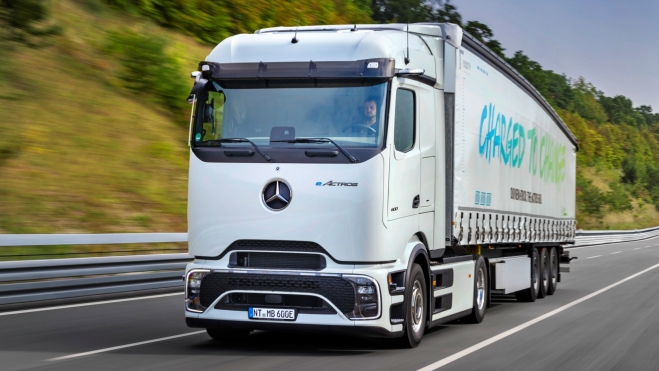 El eActros 600 es el camión eléctrico de batería con más autonomía de Mercedes.