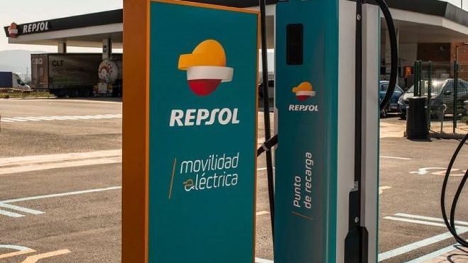 Casi la mitad de las estaciones de carga de Repsol son rápidas.