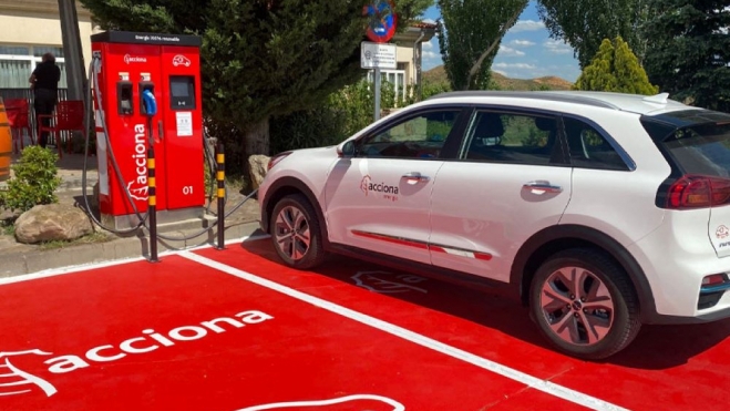 Sólo en la red interurbana, Acciona alcanza los 400 cargadores.