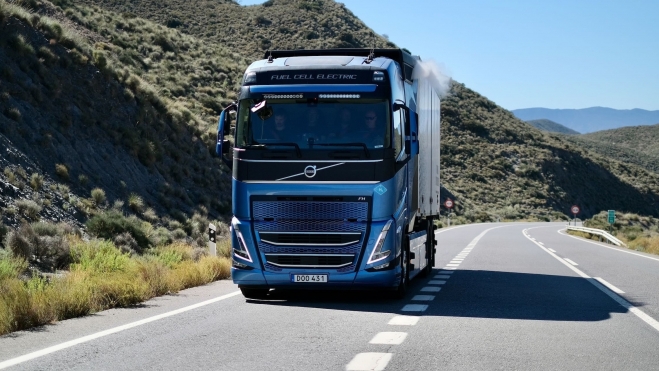 Fuel cell electric hydrogen truck Volvo