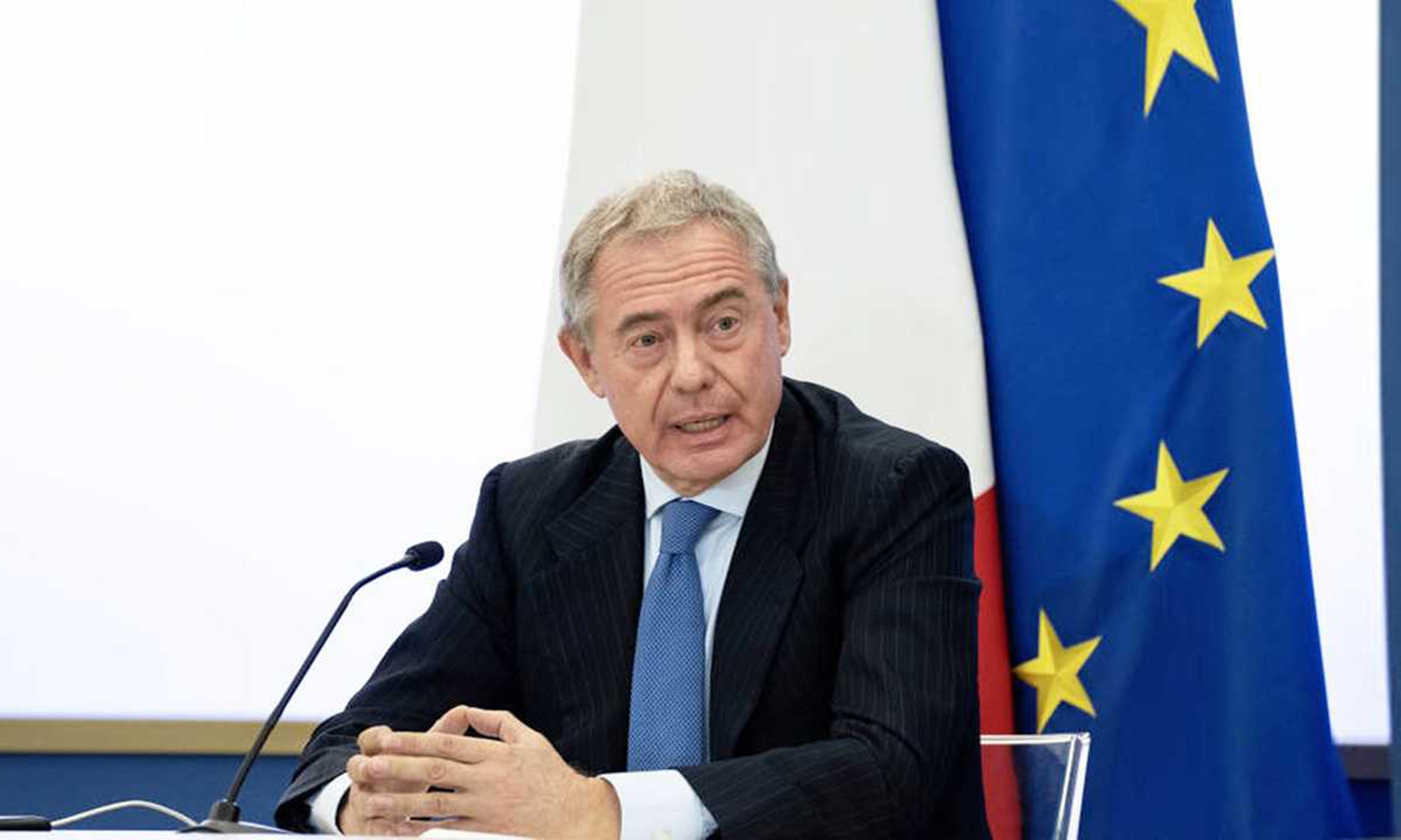 Adolfo Urso, ministro de Industria de Italia, aboga por medidas proteccionistas para la industria europea. 