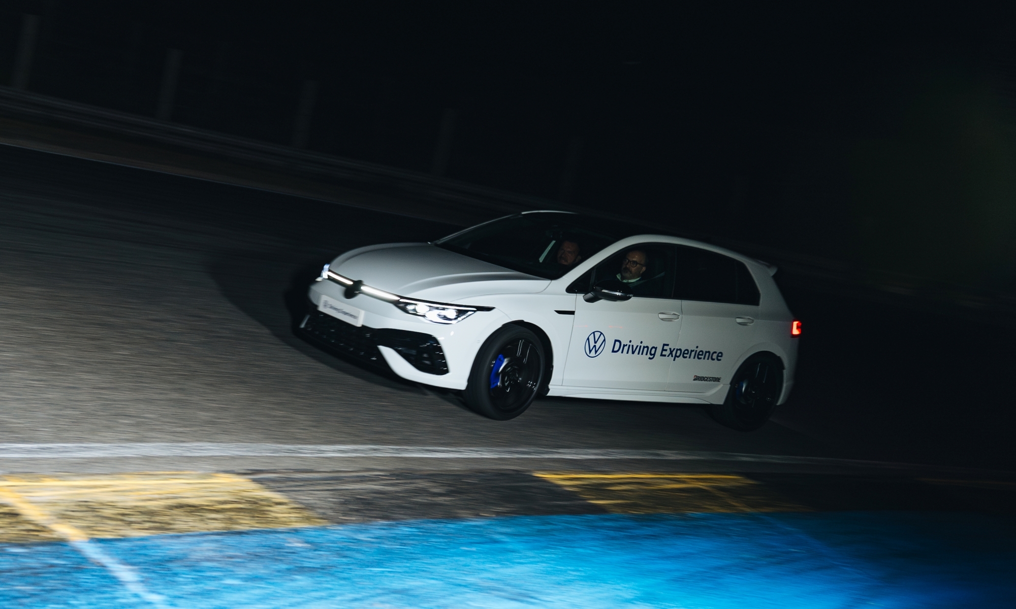 La Escuela R Nocturna es una novedad en la Volkswagen Driving Experience.