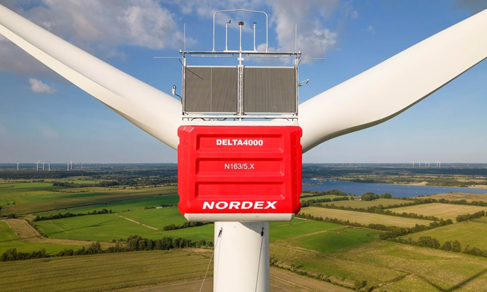 Un aerogenerador eólico de Nordex de 6,9 MW es el protagonista de esta instalación.