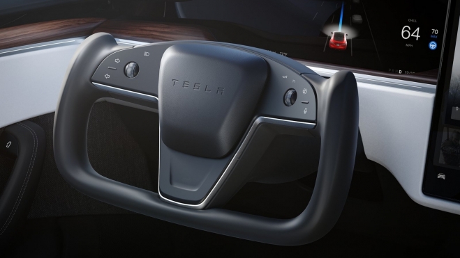 Tesla revolucionó el mercado al cambiar el formato del volante. Un error que ya tiene solución.