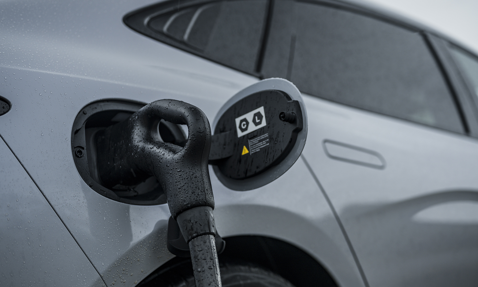 Varios fabricantes de coches eléctricos han decidido adelantar las ayudas del Plan Moves III a sus clientes.