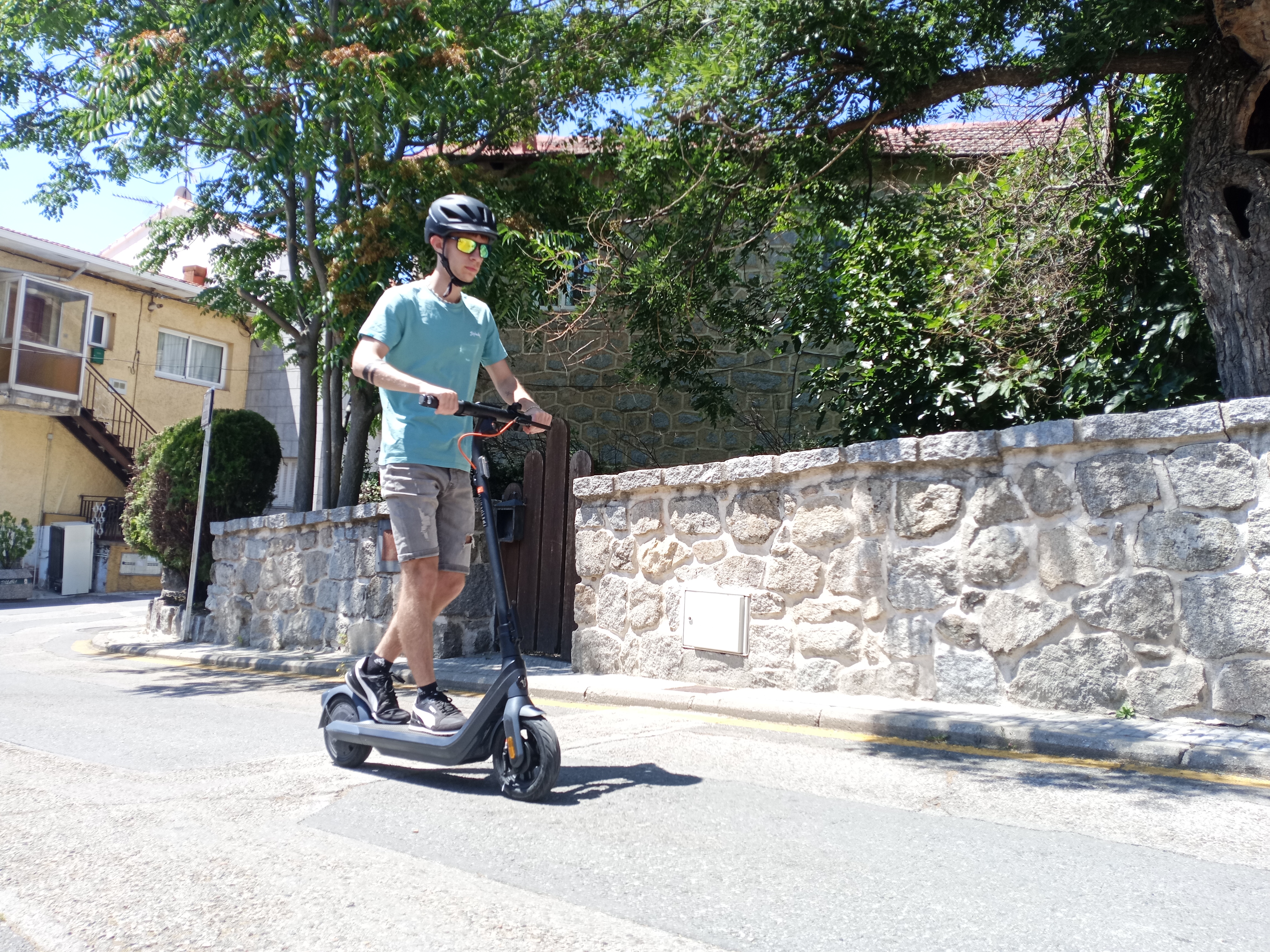 El Ninebot KickScooter E2 Pro E destaca por un manejo muy intuitivo.