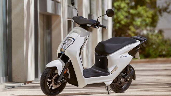 Por diseño y concepto, es un scooter urbano convencional.