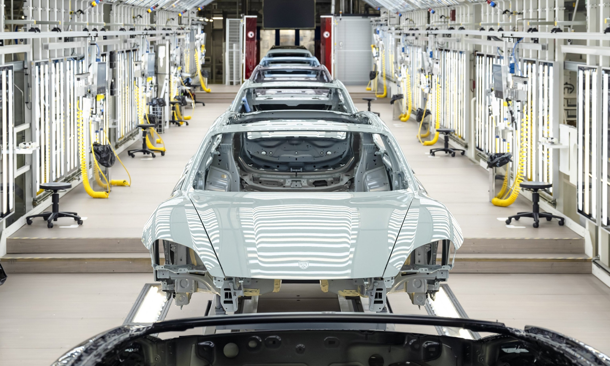 La fábrica de Zuffenhausen, donde se produce en Porsche Taycan, prescindirá de un turno de trabajo.