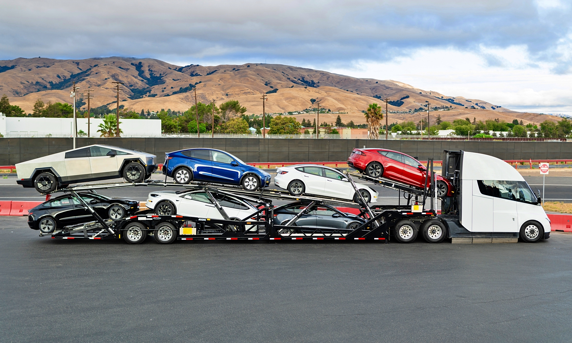 El catálogo de productos de Tesla abarca desde el Model 3 hasta el Semi, su camión eléctrico.