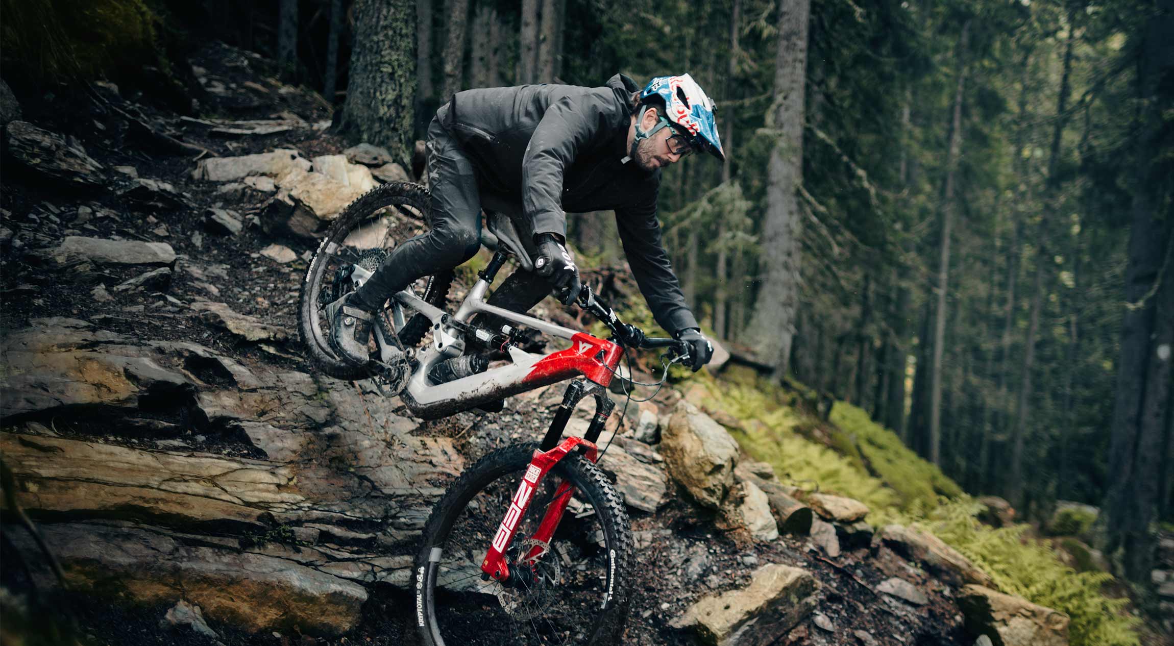 La YT Decoy SN es una bicicleta de Enduro.