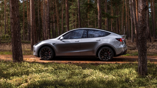 Tesla Model Y Lateral