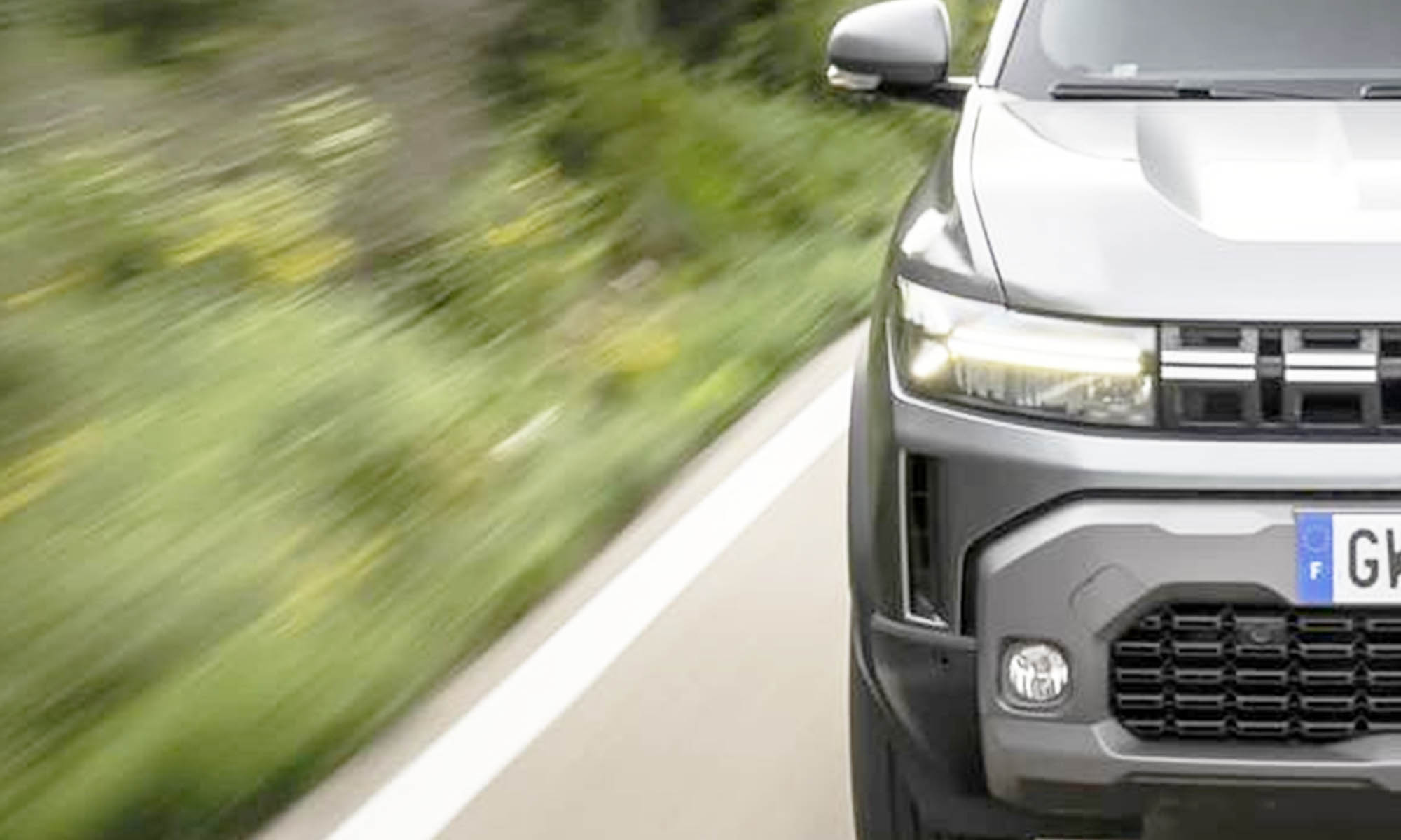 Dacia quiere exprimir los motores de combustión hasta que pueda ofrecer coches eléctricos asequibles y útiles.