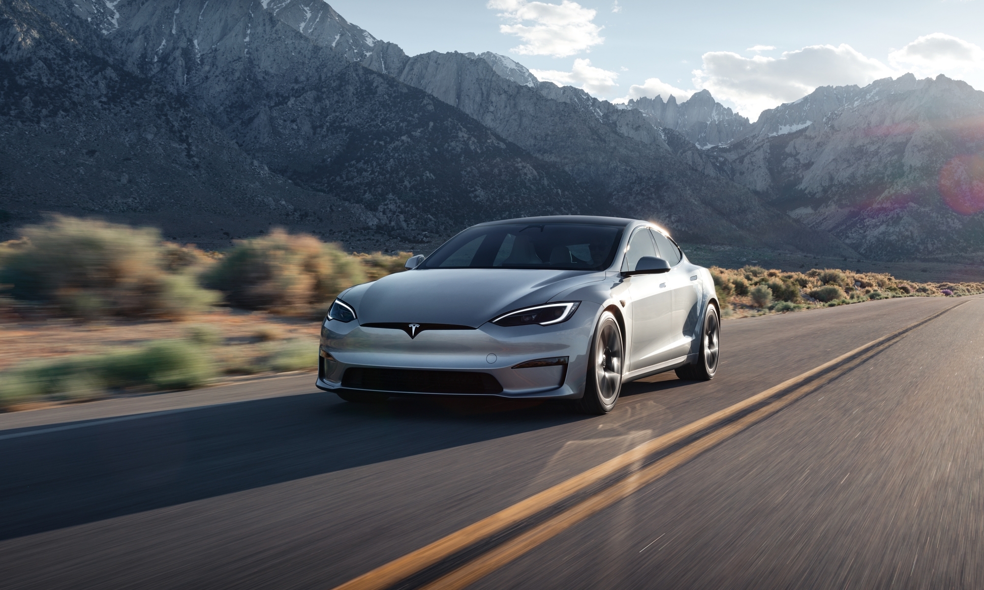 Desde su lanzamiento el Model S ha sufrido varias actualizaciones y remodelaciones.