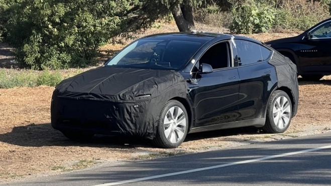 Tesla Model Y 2025