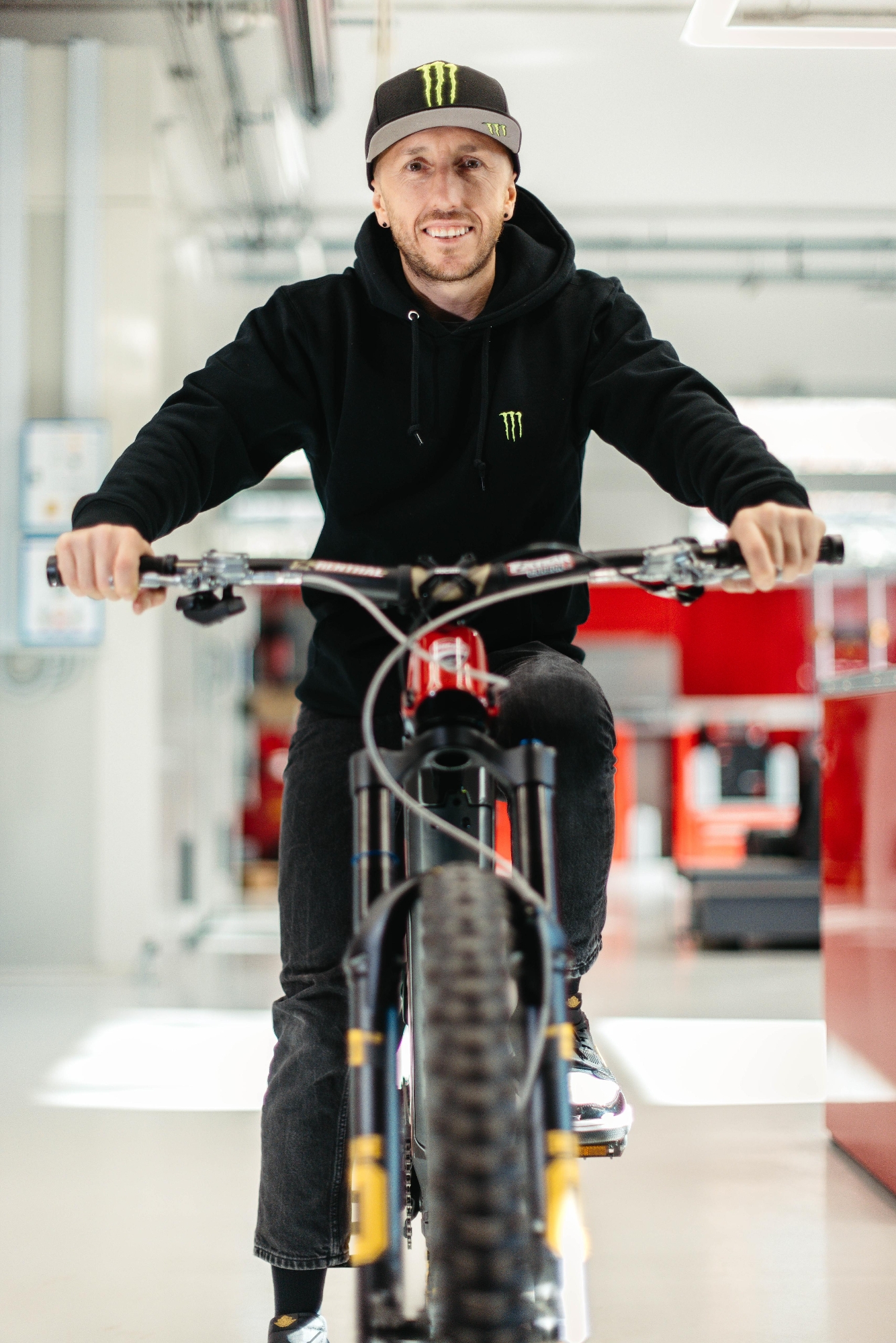 Toni Cairoli and his Ducati Powerstage RR (picture 5)