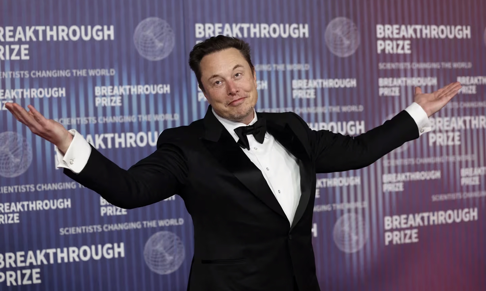 Elon Musk vuelve a 'prometer' la conducción autónoma sin supervisión para 2025.