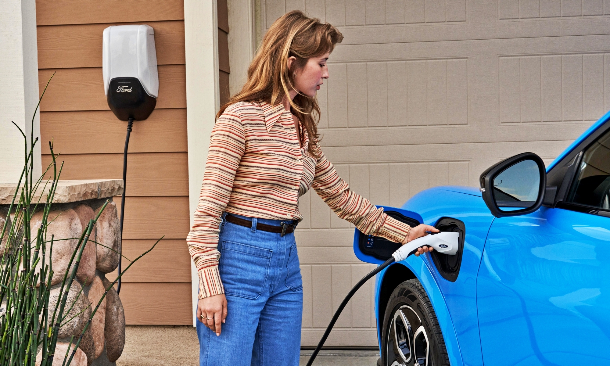 Recarga doméstica con el Ford Mustang Mach-E eléctrico.