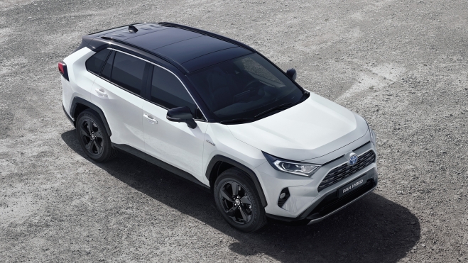 3Toyota RAV4 Hybrid1