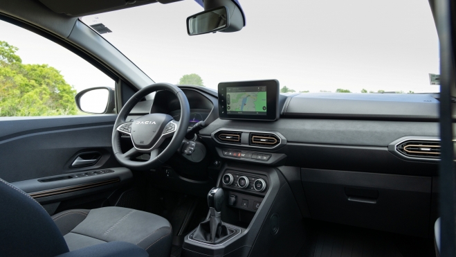 dacia jogger hybrid 140 interior