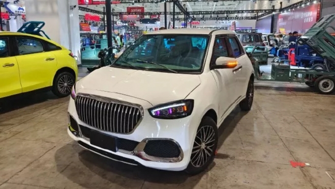 Versión del microcoche inspirada en el Mercedes Maybach.