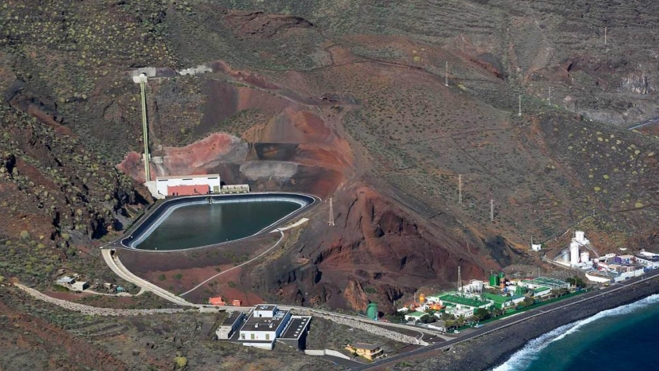 Un ejemplo de autoabastecimiento con energías renovables: viento y agua.