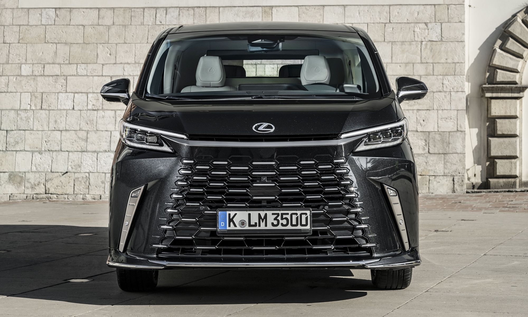 La característica parrilla tipo 'Darth Vader' de Lexus desaparecerá en sus próximos lanzamiento eléctricos.