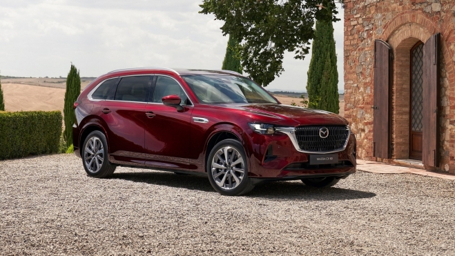 Comparte frontal con el Mazda CX 60, en el que se basa.