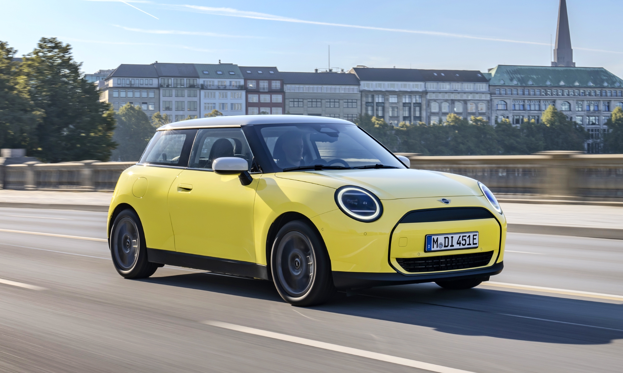 El MINI Cooper eléctrico se ha renovado en una nueva generación más tecnológica que nunca.