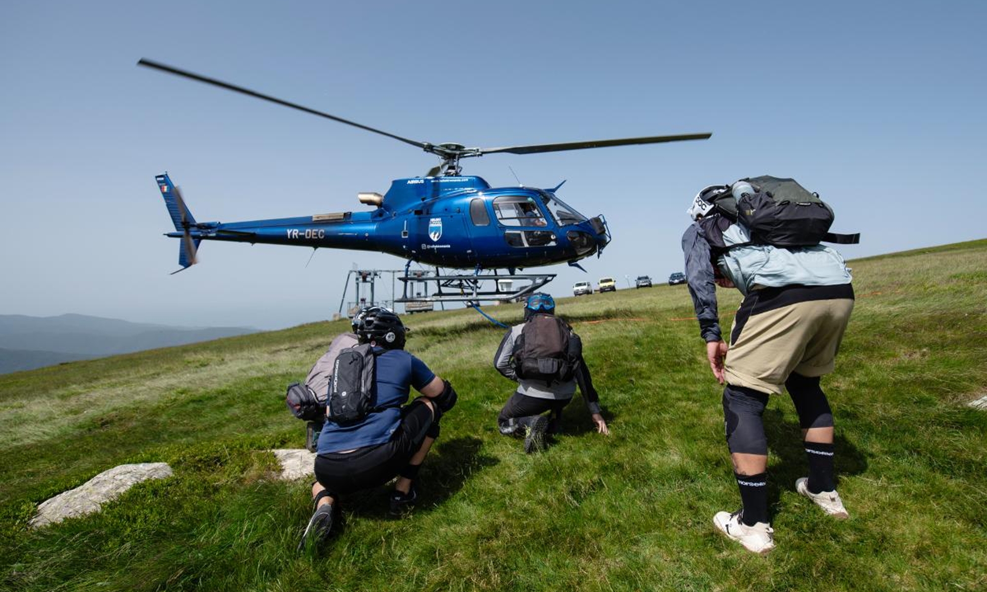 Subirse a un helicóptero para descender en bicicleta se llama 'Helibike'. (Foto: Mondraker).