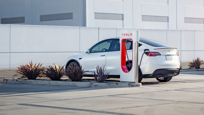 Los puertos V3 tienen un cable demasiado corto para algunos coches no Tesla.