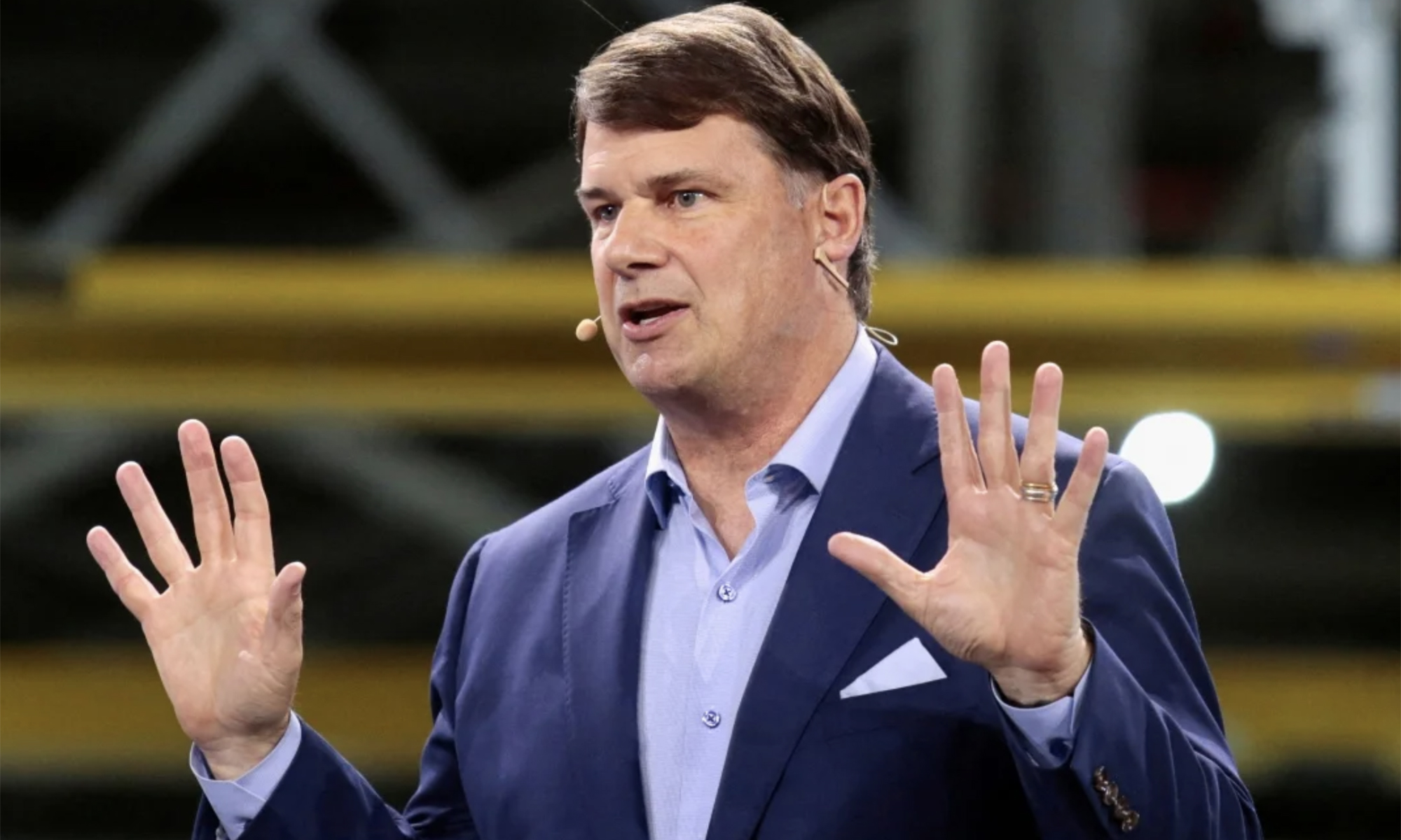 Jim Farley, CEO de Ford, se sorprendió al probar un coche eléctrico chino. / Foto: Reuters.