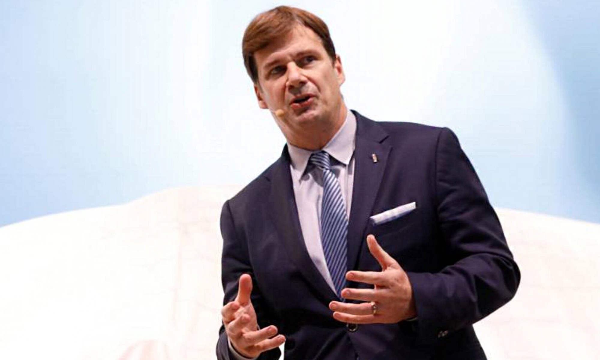 Jim Farley, CEO de Ford, ha admitido que se hace muchas preguntas sobre el sector de los coches eléctrico