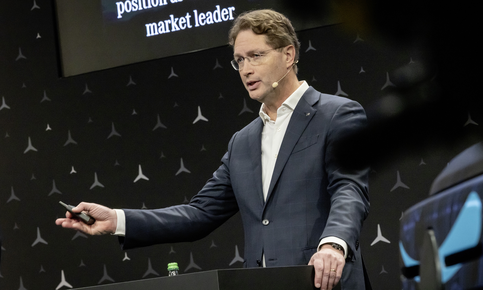 Ola Källenius, CEO de Mercedes-Benz, apoya el retraso o la flexibilización de la ley de 2025.