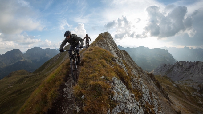 La gran autonomía de su batería nos permitirá realizar largas rutas de alta montaña (Foto: Trek).